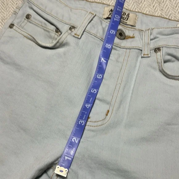 Naked & Famous Denim Light Wash Women's Cropped cuffed Jeans.  Size 29 - Picture 7 of 11